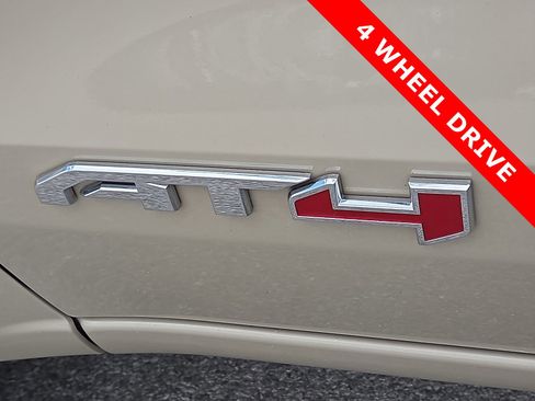 Used 2024 GMC Canyon AT4 AWD/4WD image 8