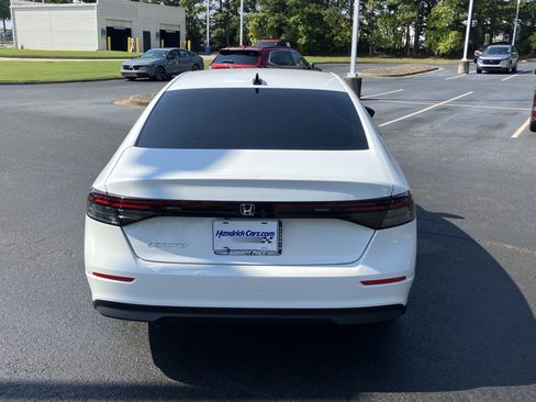 Used 2025 Honda Accord SE image 9