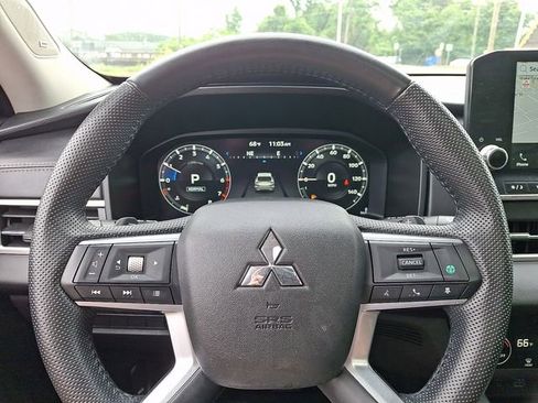 Used 2023 Mitsubishi Outlander SE FWD image 23
