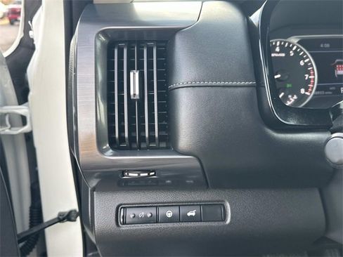 Used 2023 Nissan Pathfinder SL image 19