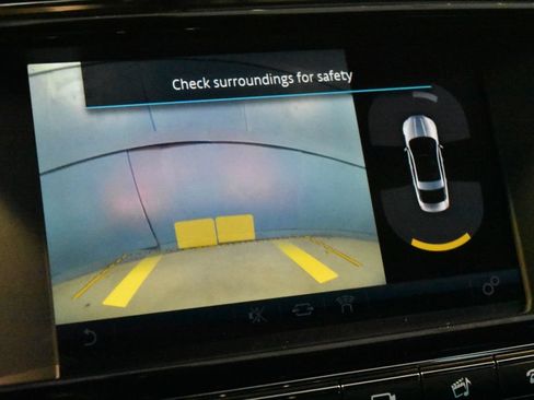 Used 2017 Jaguar XJ R RWD image 12