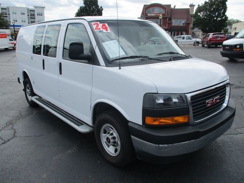 Used 2024 GMC Savana 2500 w/ Driver Convenience Package image 3