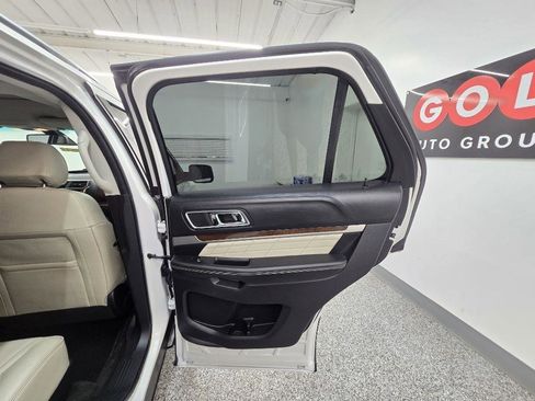 Used 2016 Ford Explorer Platinum AWD/4WD image 29