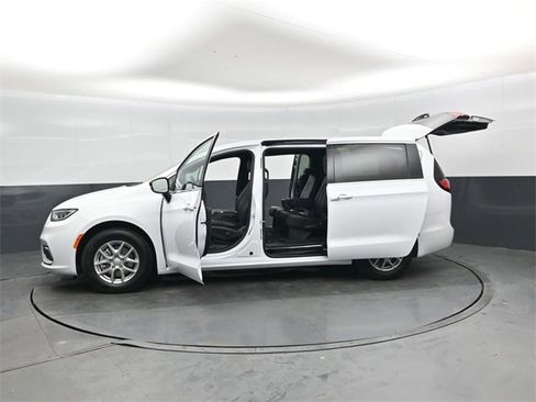 New 2026 Chrysler Pacifica Select image 48