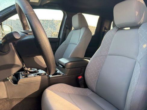 Certified 2024 Toyota Tacoma SR5 AWD/4WD image 17
