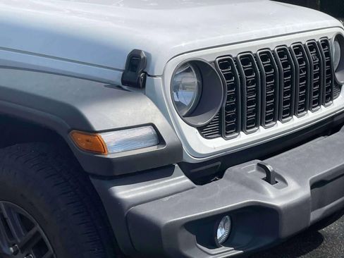 Used 2026 Jeep Wrangler Sport S AWD/4WD image 10