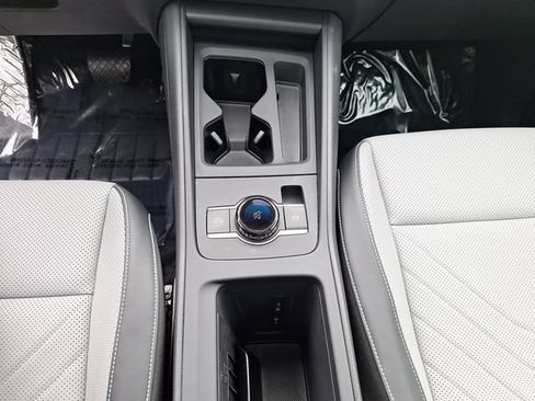 Used 2025 Volkswagen Tiguan SE w/ Panoramic Sunroof Package AWD/4WD image 18