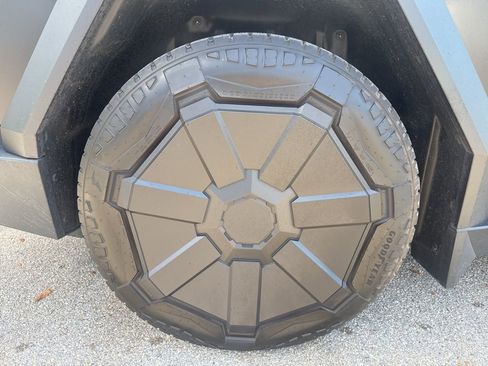 Used 2024 Tesla Cybertruck AWD Crew Cab image 19