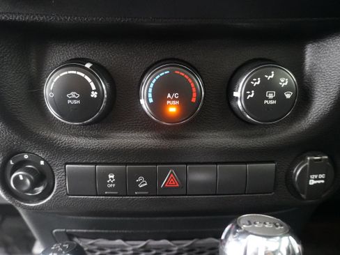 Used 2012 Jeep Wrangler Sport AWD/4WD image 22