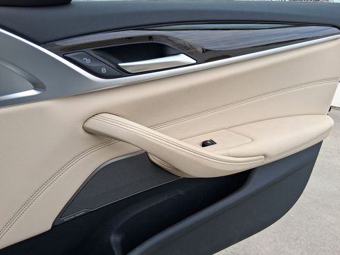 Certified 2023 BMW 530e w/ Executive Package image 29