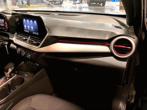 Used 2024 Chevrolet Trax RS image 13