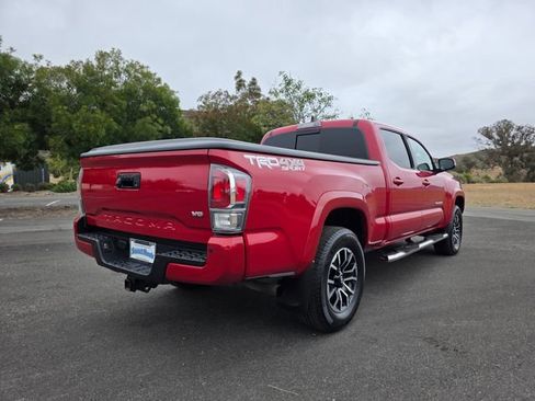 Used 2022 Toyota Tacoma TRD Sport w/ Technology Package AWD/4WD image 9