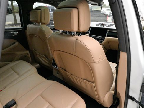 Used 2020 Porsche Macan image 46