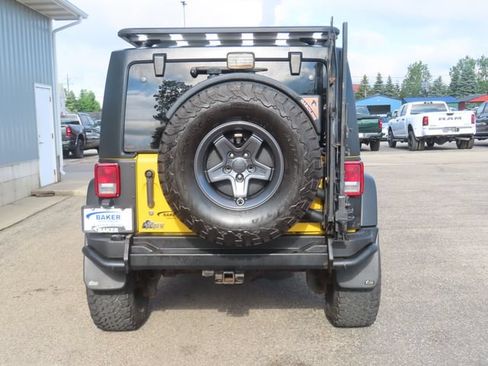 Used 2015 Jeep Wrangler Unlimited Rubicon w/ Connectivity Group AWD/4WD image 12