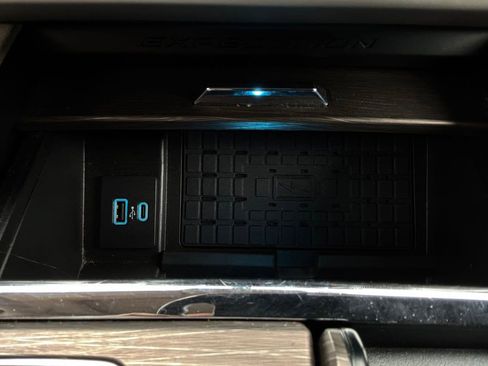Used 2024 Ford Expedition Limited AWD/4WD image 29