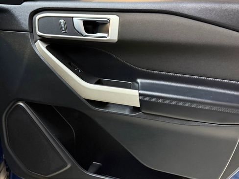 Used 2020 Ford Explorer XLT image 45