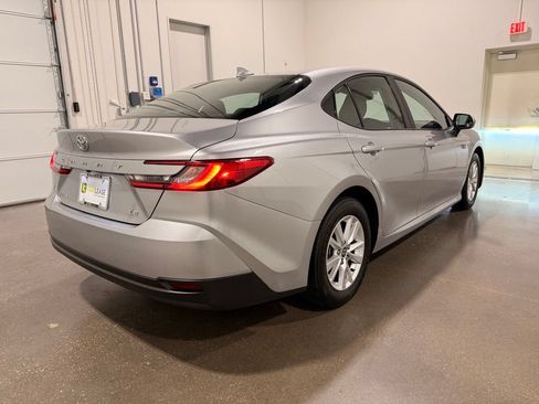 Used 2025 Toyota Camry LE FWD image 5