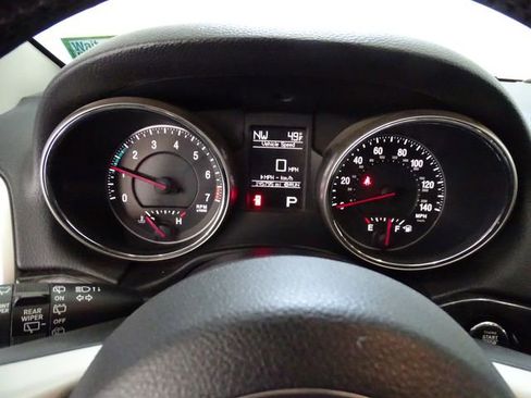 Used 2012 Jeep Grand Cherokee Laredo w/ Laredo E Group image 14