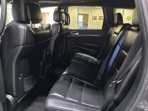 Used 2020 Jeep Grand Cherokee Limited AWD/4WD image 19