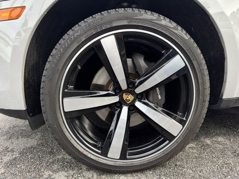 Used 2024 Porsche Macan image 13