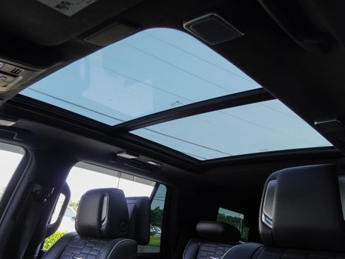 Used 2021 Cadillac Escalade Premium Luxury Platinum w/ Heavy-Duty Trailer Package AWD/4WD image 11