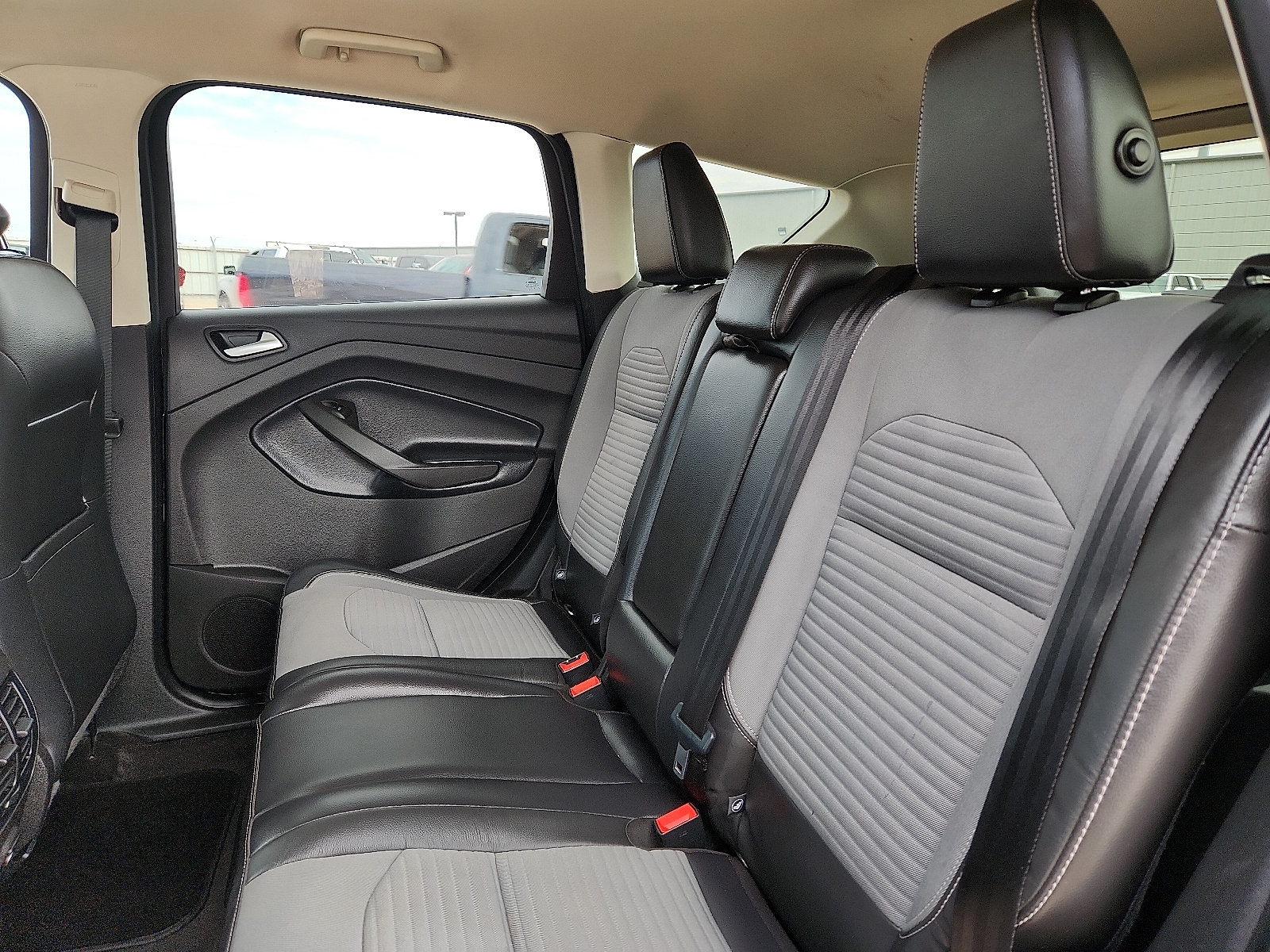 Used 2018 Ford Escape SE w/ SE Sport Appearance Package FWD image 10