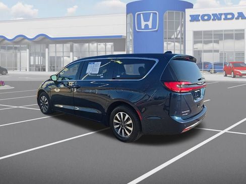 Used 2024 Chrysler Pacifica Select image 6