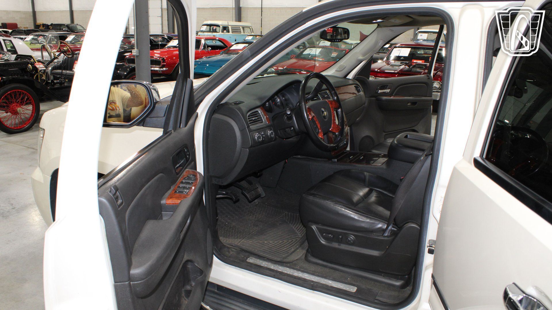 Used 2008 Chevrolet Avalanche LTZ w/ LTZ Preferred Equipment Group AWD/4WD image 6