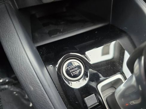 New 2025 Nissan Versa SR image 23