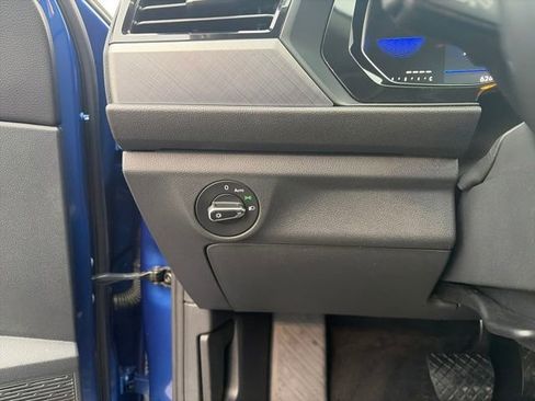 Used 2024 Volkswagen Jetta SE image 40