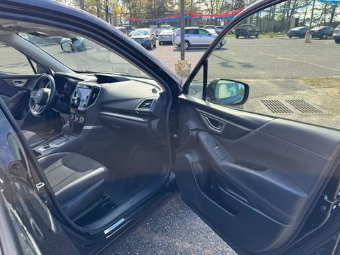Used 2019 Subaru Forester Premium AWD/4WD image 17