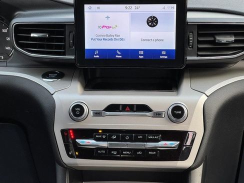 Used 2024 Ford Explorer XLT w/ Equipment Group 202A image 14