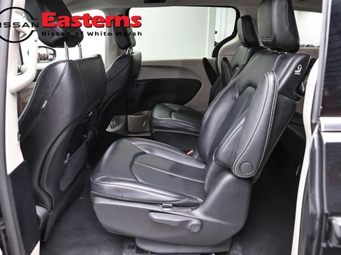 Used 2023 Chrysler Pacifica Touring-L FWD image 22