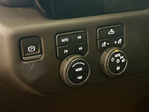 Used 2023 Chevrolet Silverado 1500 LT Trail Boss w/ LPO, Dark Essentials Package AWD/4WD image 11