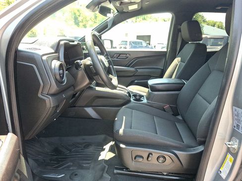 Used 2024 Chevrolet Colorado Trail Boss w/ Technology Package AWD/4WD image 13