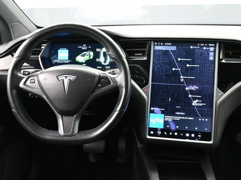 Used 2018 Tesla Model X 75D image 11
