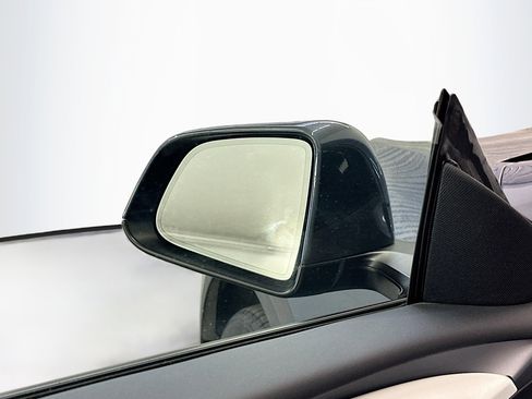 Used 2022 Tesla Model Y Long Range image 16