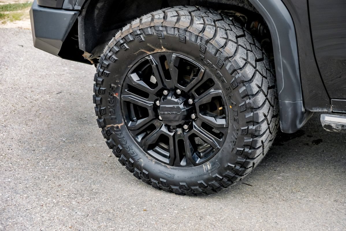 Used 2023 GMC Sierra 2500 Denali w/ Denali Black Diamond Edition AWD/4WD image 63
