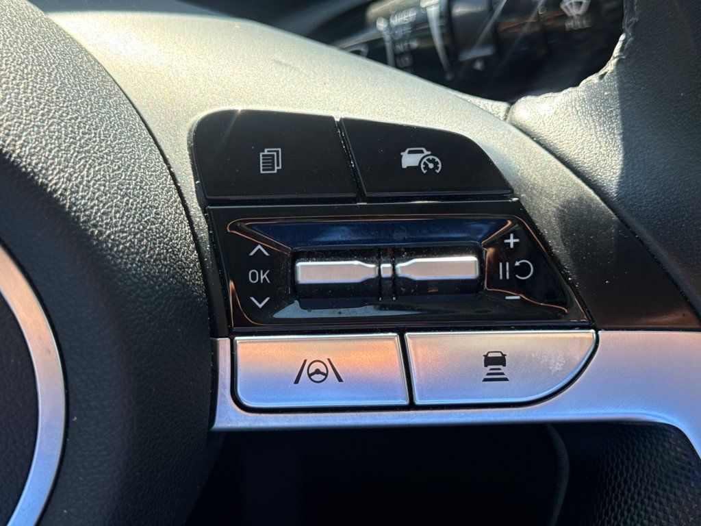 Used 2024 Hyundai Elantra Limited FWD image 29
