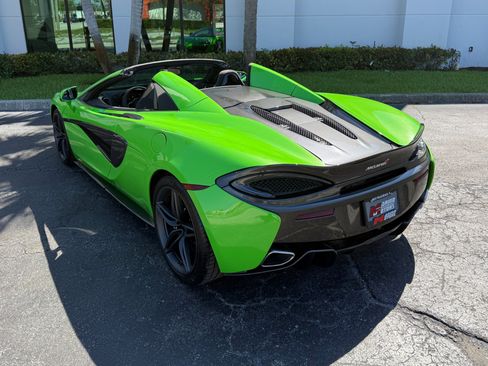 Used 2018 McLaren 570S Spider image 11