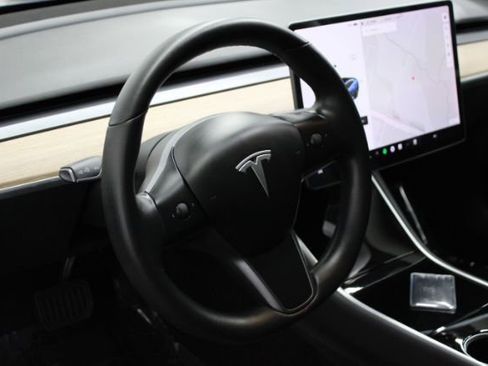 Used 2018 Tesla Model 3 Long Range image 10