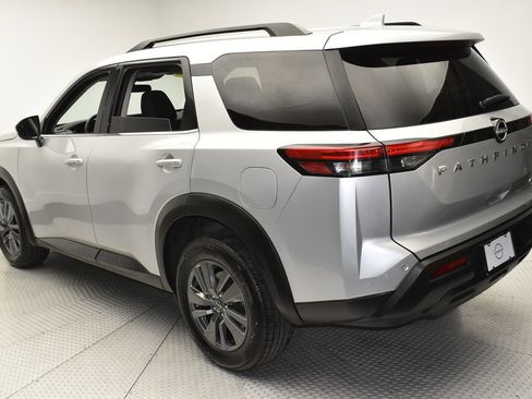 Used 2025 Nissan Pathfinder SV AWD/4WD image 7