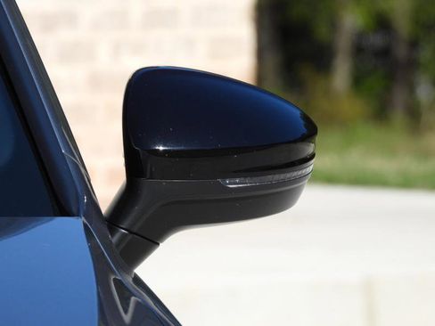 Used 2022 Volkswagen Tiguan SE R-Line image 34