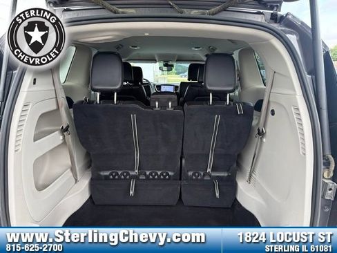 Used 2023 Chrysler Pacifica Touring-L FWD image 29