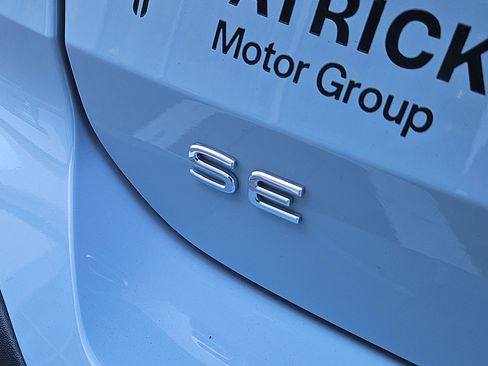 Used 2025 Volkswagen Taos SE AWD/4WD image 4