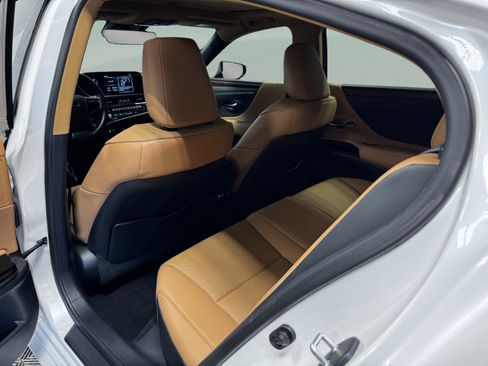 Used 2022 Lexus ES 350 w/ Premium Package FWD image 10