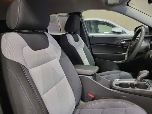 Certified 2025 Chevrolet Trax LS w/ LS Convenience Package FWD image 15