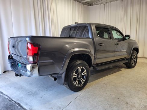 Used 2018 Toyota Tacoma SR5 image 5