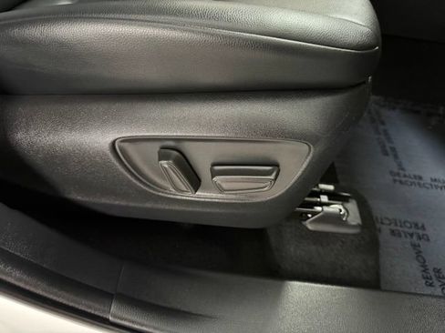 Used 2022 Toyota Highlander XLE AWD/4WD image 26