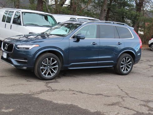 Used 2018 Volvo XC90 T6 Momentum image 2